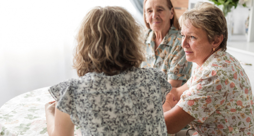 9 родственников, с которыми лучше ограничить общение после 50 лет