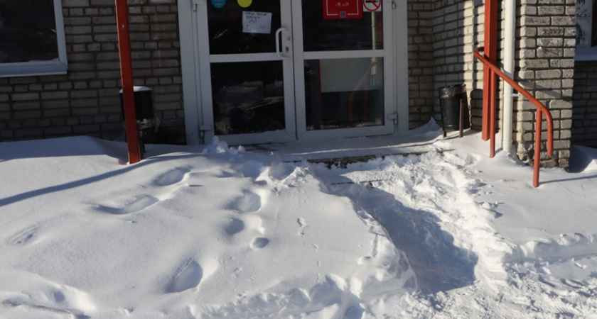 Во Владимире проверили качество очистки входов в магазины от снега