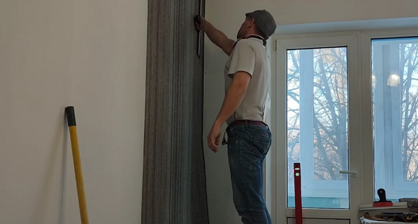 Клеим обои без пузырей и щелей: инструкция от мастера для идеального результата - всего 4 шага