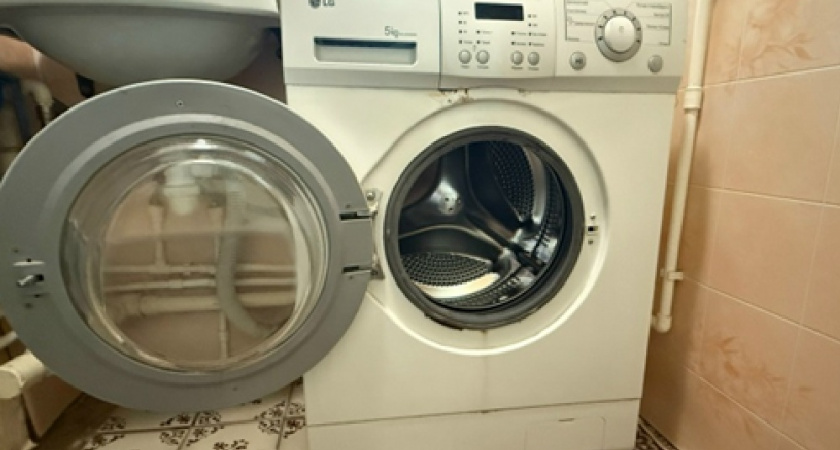  Вот почему нельзя оставлять дверцу стиральной машинки открытой:  всю жизнь так делала — теперь знаю, как правильно