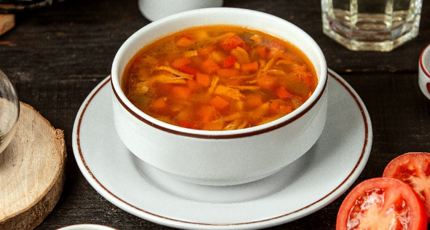 Шеф-повар раскрыл: почему суп получается невкусным и как исправить это одним ингредиентом — спасает любое первое блюдо