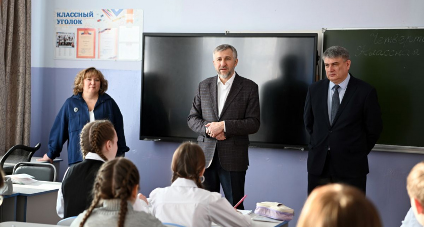 Григорий Аникеев оказывает поддержку школам в рамках проекта «Центр развития семьи»