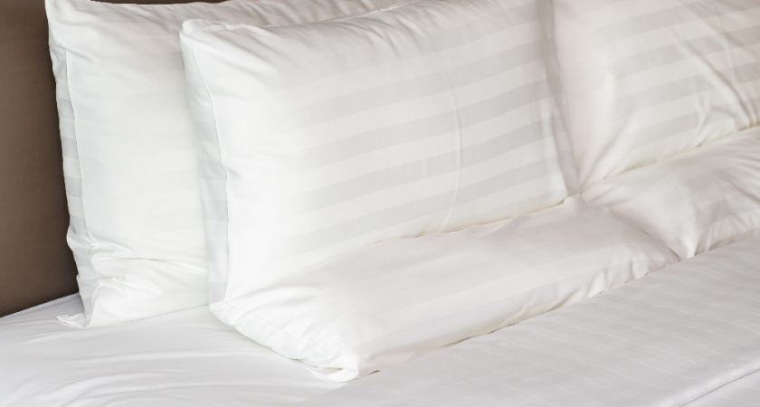 Спасаю белоснежное постельное бельё без лишних трат: 4 способа, которые избавили от желтизны — старые наволочки снова стали белыми