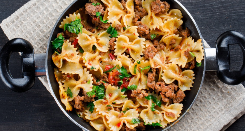 Макароны по-флотски за 8 минут: мой главный секрет, когда гости уже на пороге — всегда спасает ситуацию