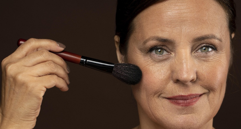 Перестала рисовать стрелки, чтобы выглядеть свежее: макияж глаз, который не старит — 3 ошибки, которые я перестала допускать после 40