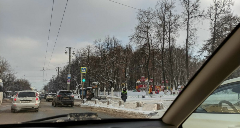 Инспектор ДПС просит открыть багажник: не совершайте этих ошибок, если хотите защитить свои права