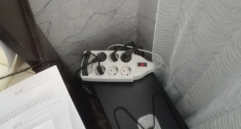 Выдернул вилку, испортил технику: 3 прибора, которые лучше не отключать от розетки