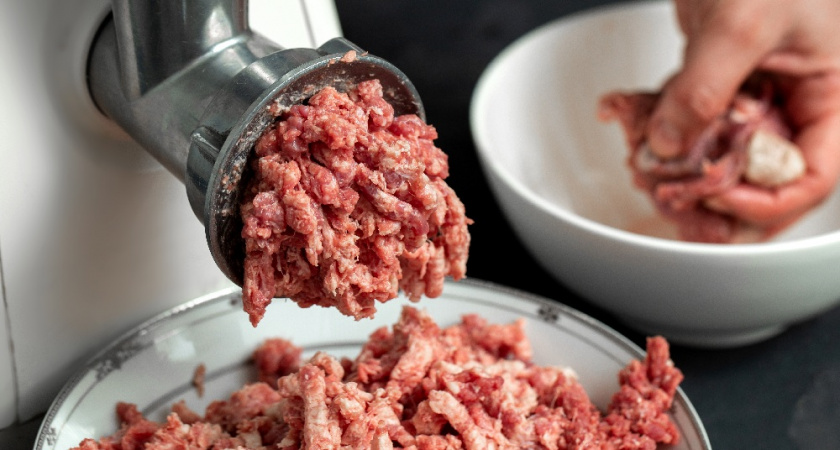 Мясорубка «жуёт» фарш: как я перестала бороться с мясорубкой — решение оказалось проще, чем думала