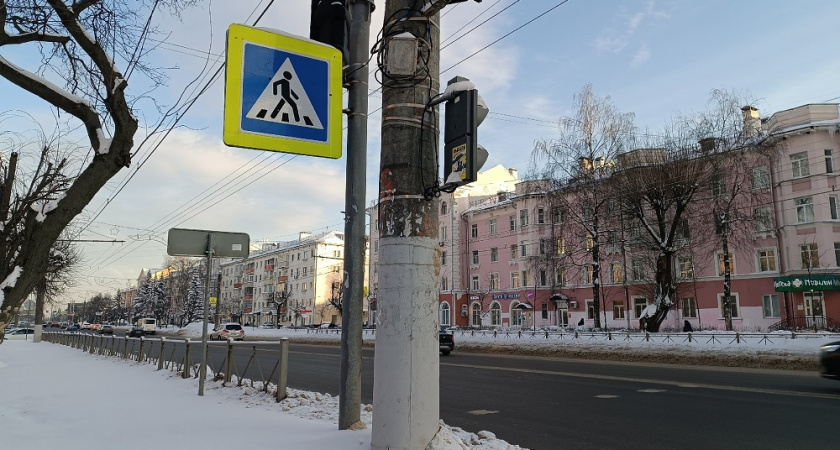 Стоит на «зебре» — не всегда повод: в ГАИ разъяснили точные правила, когда водитель должен остановиться