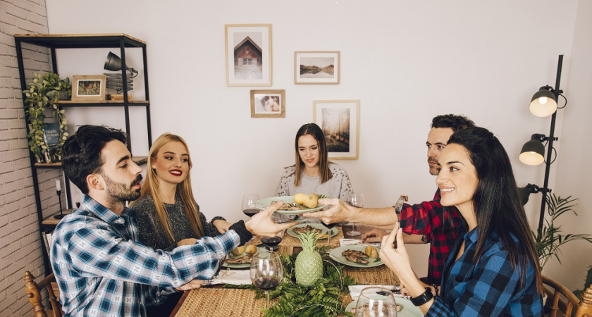 Как намекнуть засидевшимся гостям, что пора уходить - есть голландский метод 