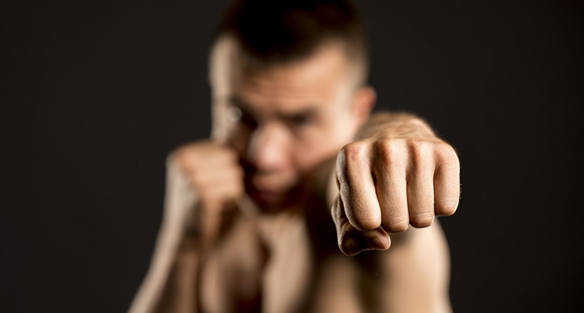 В элитном ЖК у Белого дома произошла потасовка между взрослыми и подростками