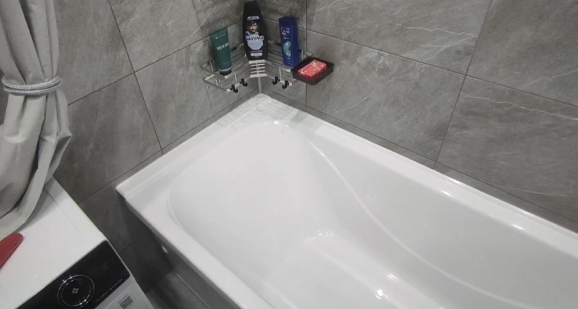 Чем заделать щель между ванной и стеной: 5 способов от мастера-сантехника, которые реально работают