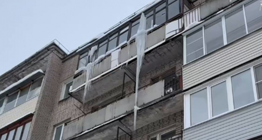 Мэрия Владимира за неделю выдала 51 предостережение УК из-за наледи и сосулек