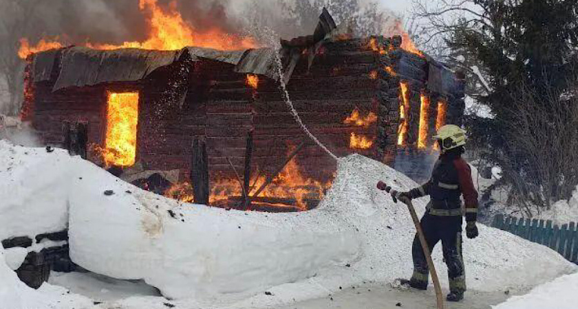В деревне округа Муром вспыхнул частный дом, погиб человек 