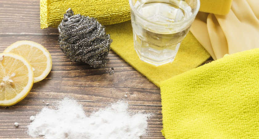 «Лимонная» тряпка, рецепт которой просят все знакомые: 2 ингредиента, 5 дней в холодильнике — и пыль не оседает неделями