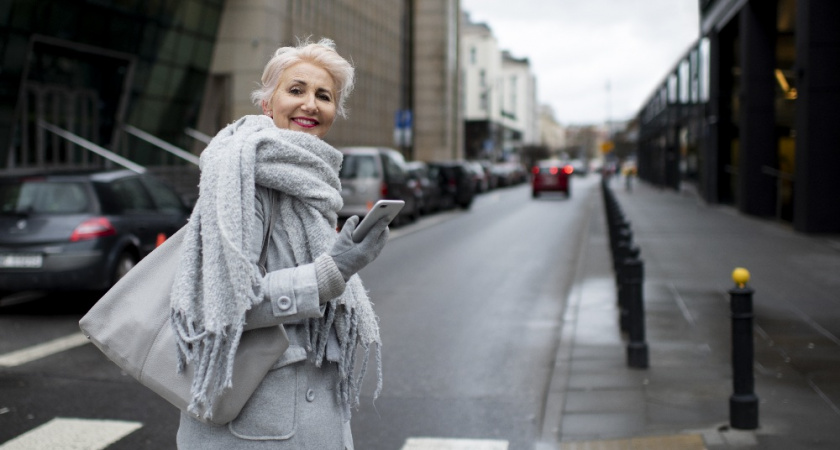 Что носить весной-2026: после 50 я перестала гнаться за модой и наконец поняла, какая верхняя одежда делает образ дорогим, а какая — старит