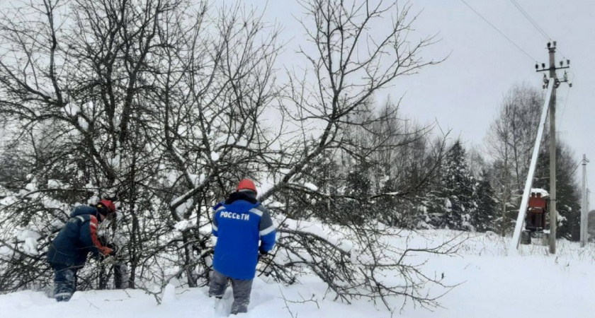В шести районах Владимирской области ликвидируют перебои с электричеством