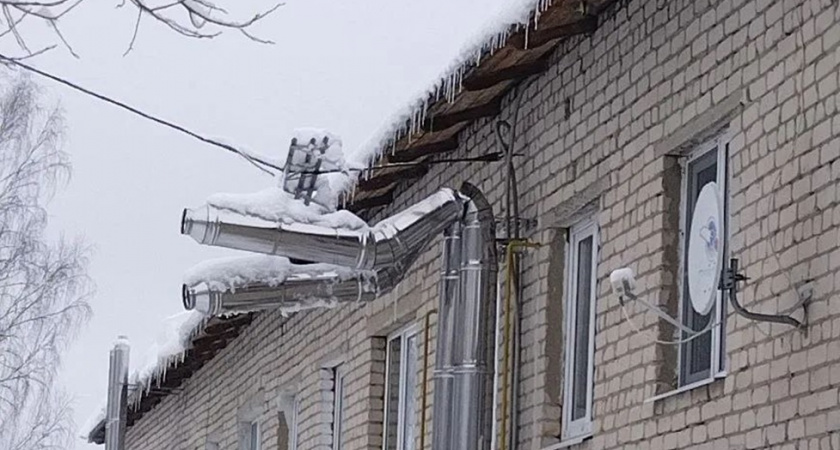 Дом в деревне под Судогдой остался без тепла и света из-за схода снега с крыши