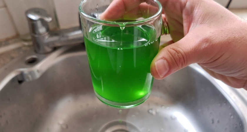 Даже сильный засор уходит со свистом: нашла дешевый и безопасный способ — как я прочищаю трубы без сантехника