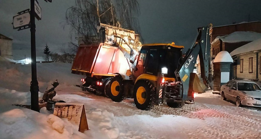 За ночь из Владимира коммунальщики вывезли почти 8 000 кубометров снега