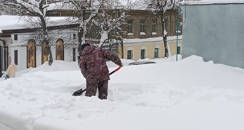 Теперь муж чистит снег бюджетным раствором: нашла способ убирать снег быстро и без усилий — запомните 7 лайфхаков, которые облегчат жизнь
