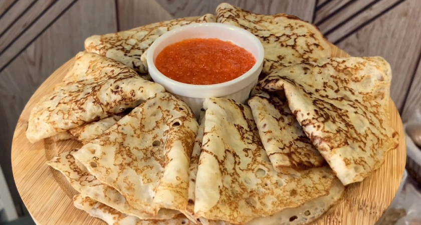 Осторожно, блины! Как их есть и не пожалеть о последствиях - в Роскачестве назвали важные правила