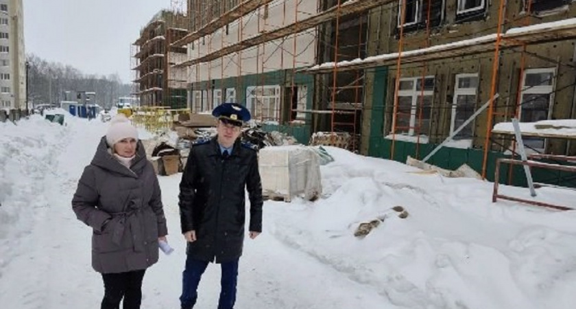 Темпы завершения строительства школы в Александрове взяла на контроль прокуратура