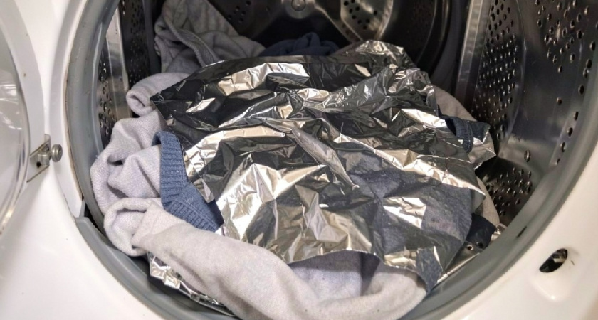Зачем бросаю фольгу в стиральную машину: секрет с фольгой из СССР — замена антистатику и кондиционеру