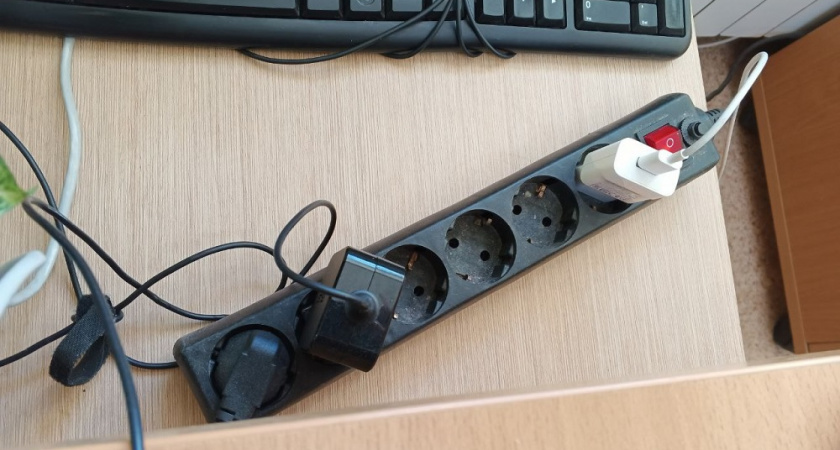 "Съедают" электричество в доме: названы 2 прибора, которые нужно всегда выключать из розетки