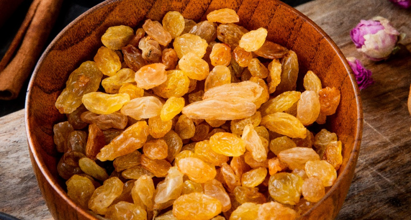 Почему мы неправильно запариваем изюм и курагу: 3 ошибки при замачивании сухофруктов — запомните и больше не повторяйте ошибок