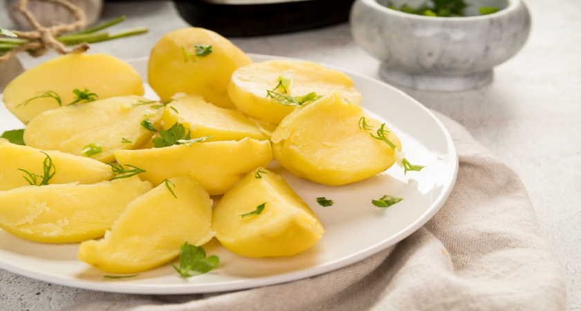 Картошку варите не в воде, а в этой жидкости — возьмёт весь вкус: именно так делают шеф-повара