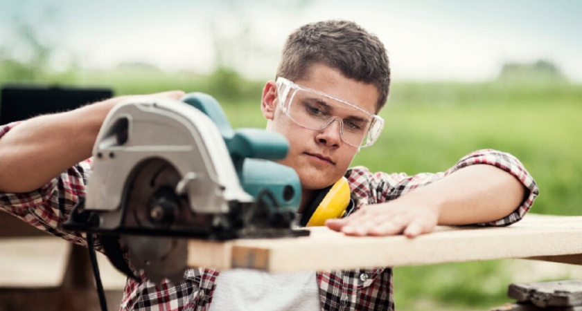 Во Владимирской области ввели доплаты для работающих подростков и их наставников