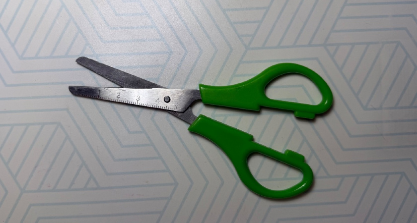 Станут острее бритвы: 10 способов заточить ножницы подручными средствами — от скрепки до тарелки