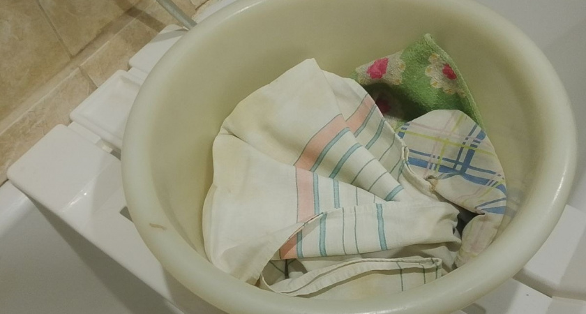 Как отстирать кухонные полотенца от застарелых пятен: даже засаленная «тряпка» ослепит белизной — ни жирных пятен, ни серости