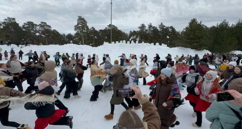 Во Владимире студенты собрались в огромный хоровод