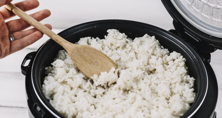 Перестаньте портить крупы: 3 ошибки при варке каш — почему крупа прилипает ко дну и стенкам, откуда берутся комки