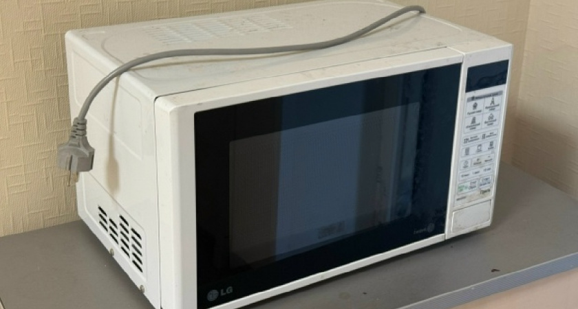 Многие хозяйки не догадываются о скрытых возможностях микроволновки: 6 гениальных лайфхаков, о которых вы не знали