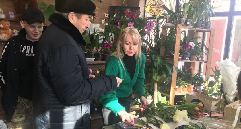 Мужчинам на заметку: в Роскачестве назвали цветы, которые не следует дарить женщинам на 8 марта