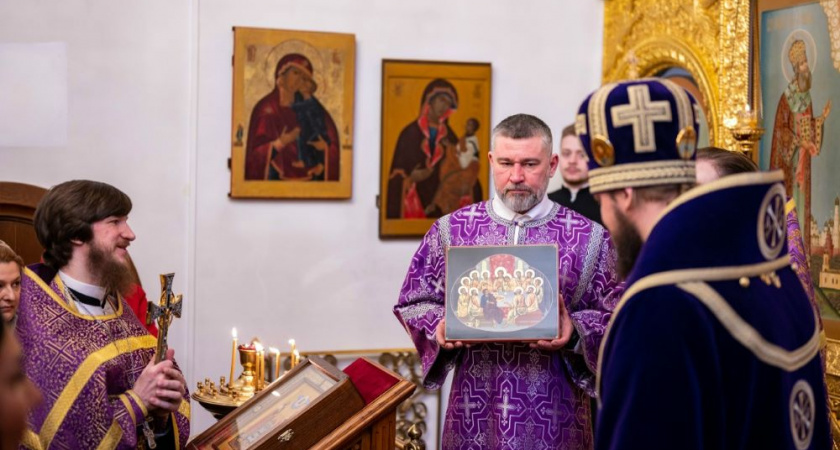 Митрополит Никандр получил в подарок за труды икону Тайной вечери