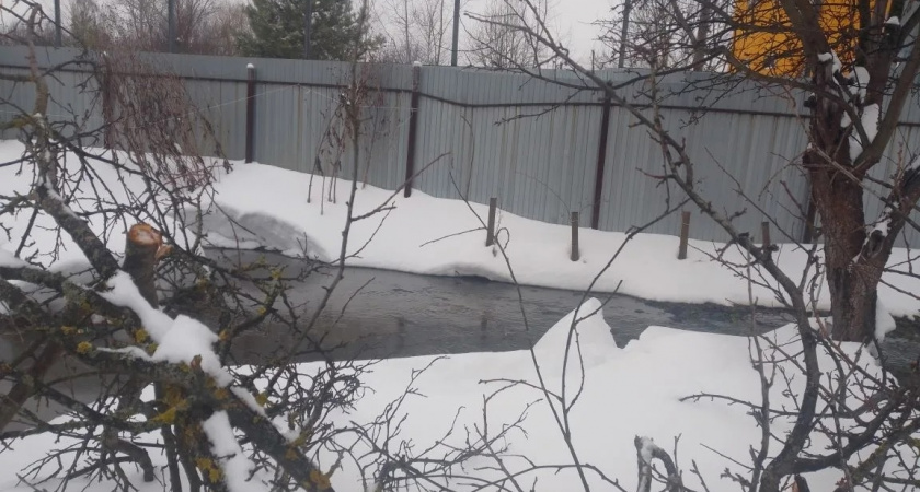 В Петушках сутки бежит канализация 