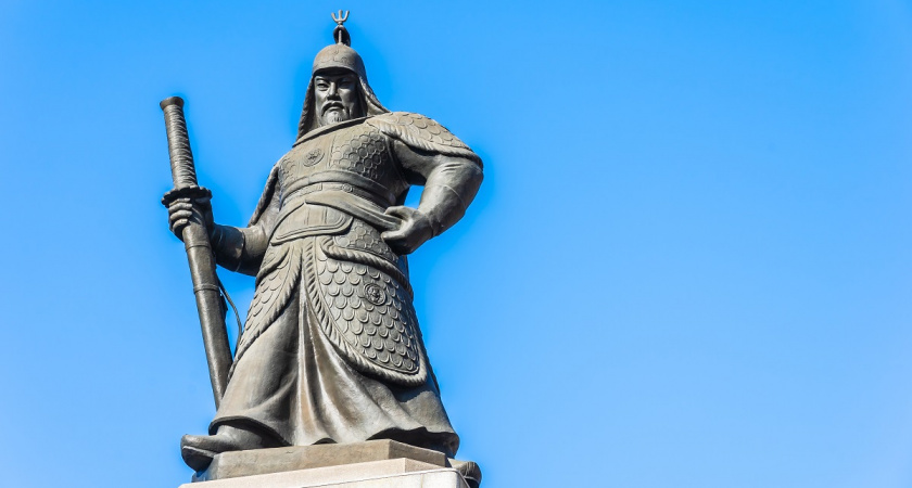 «Встретив достойного, сравнись с ним; встретив недостойного, загляни в себя» – Конфуций о людях