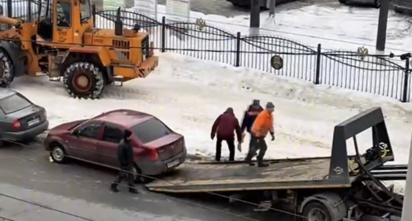 Во Владимире началась эвакуация машин, мешающих уборке снега