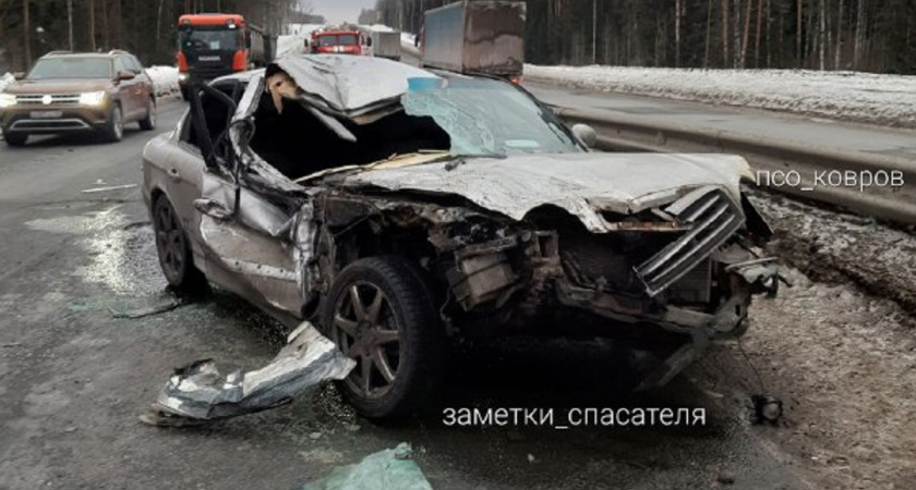  В ДТП под Ковровом спасатели предотвратили пожар в искореженном авто