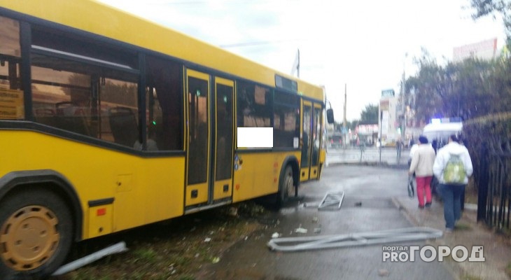 Во Владимире водитель автобуса спровоцировал аварию с двумя легковушками