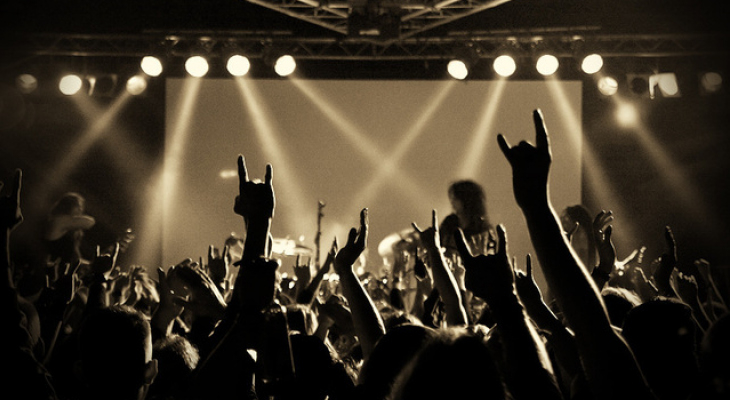 Рок концерты 24. Рок концерт. Метал концерт. Концерт рок группы. Фотографии с рок концертов.