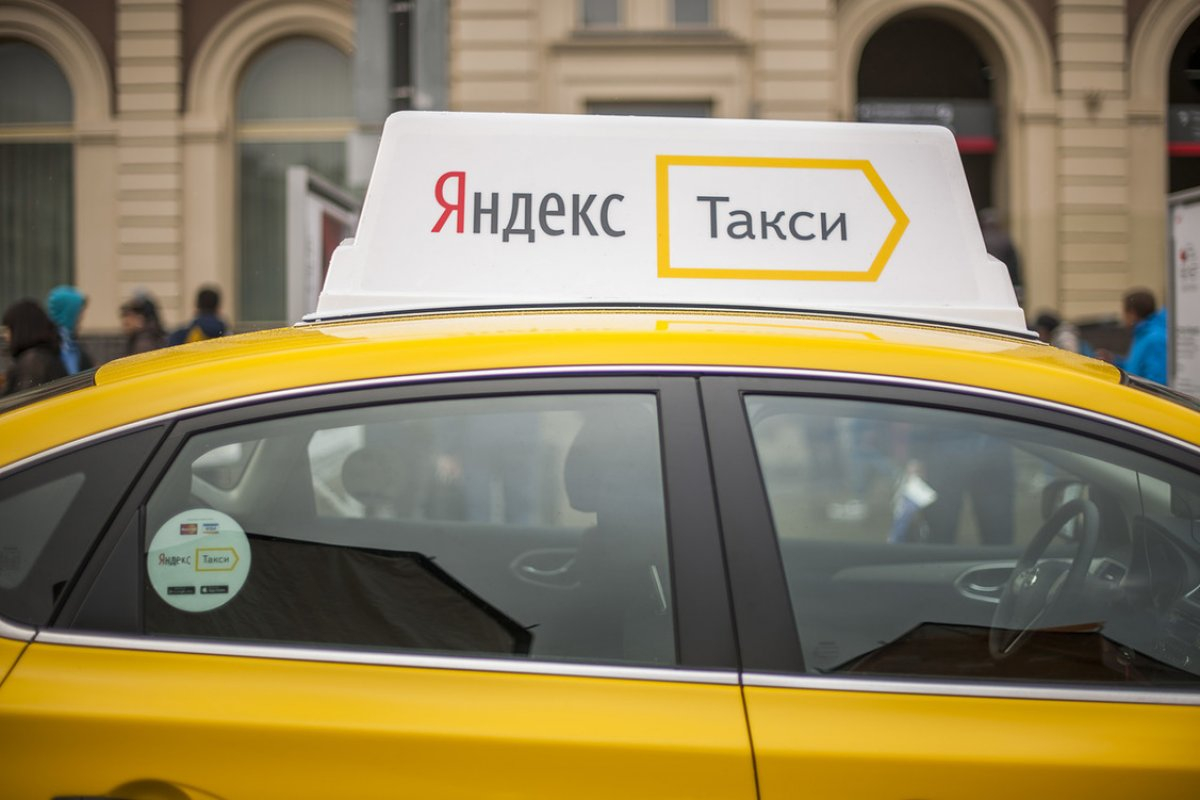 Клиентка "Яндекса. Такси" заявила, что водитель изнасиловал ее и ограбил