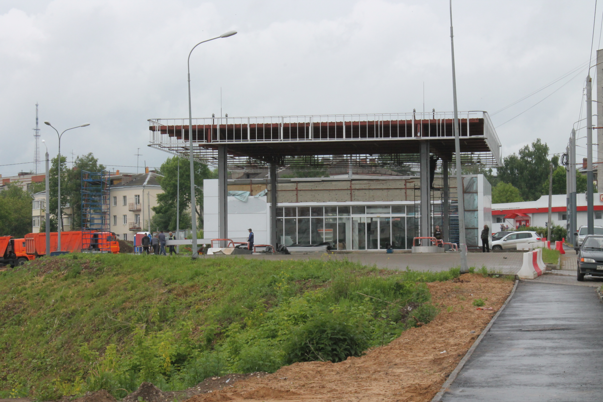 В центре Владимира возобновили строительство заправочной станции?