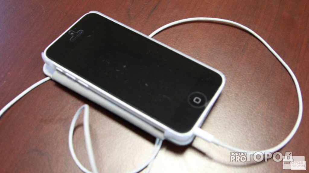 Новости России: в руках у одиннадцатилетней девочки загорелся смартфон