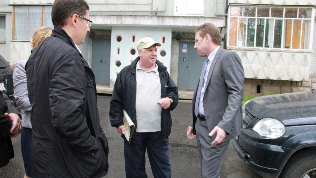 В Общественной приемной на вопросы посетителей ответят депутаты