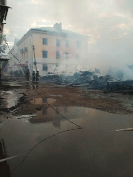 Ночной пожар в Коврове тушили почти 40 человек в течение 3 часов